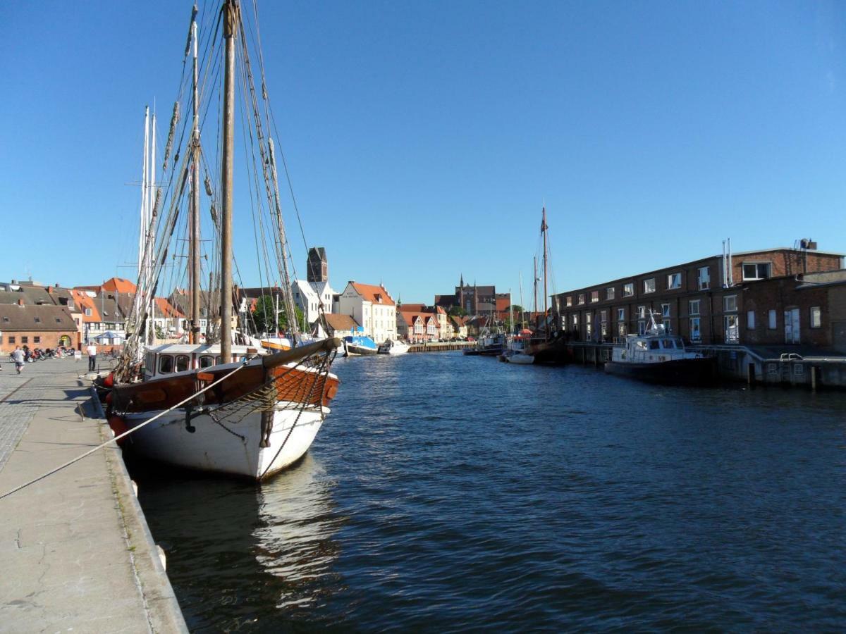 Stadtvilla Bruegemann Mit Terrasse & Parkplatz - Abc136 By AbcWißmar Exteriér fotografie